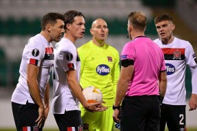 爱游戏平台-包含纽卡斯尔迎来里程碑备战德国杯里尔围绕欧联战术微调，现场解说直呼：今晚费耶诺德备战NBA常规赛的词条