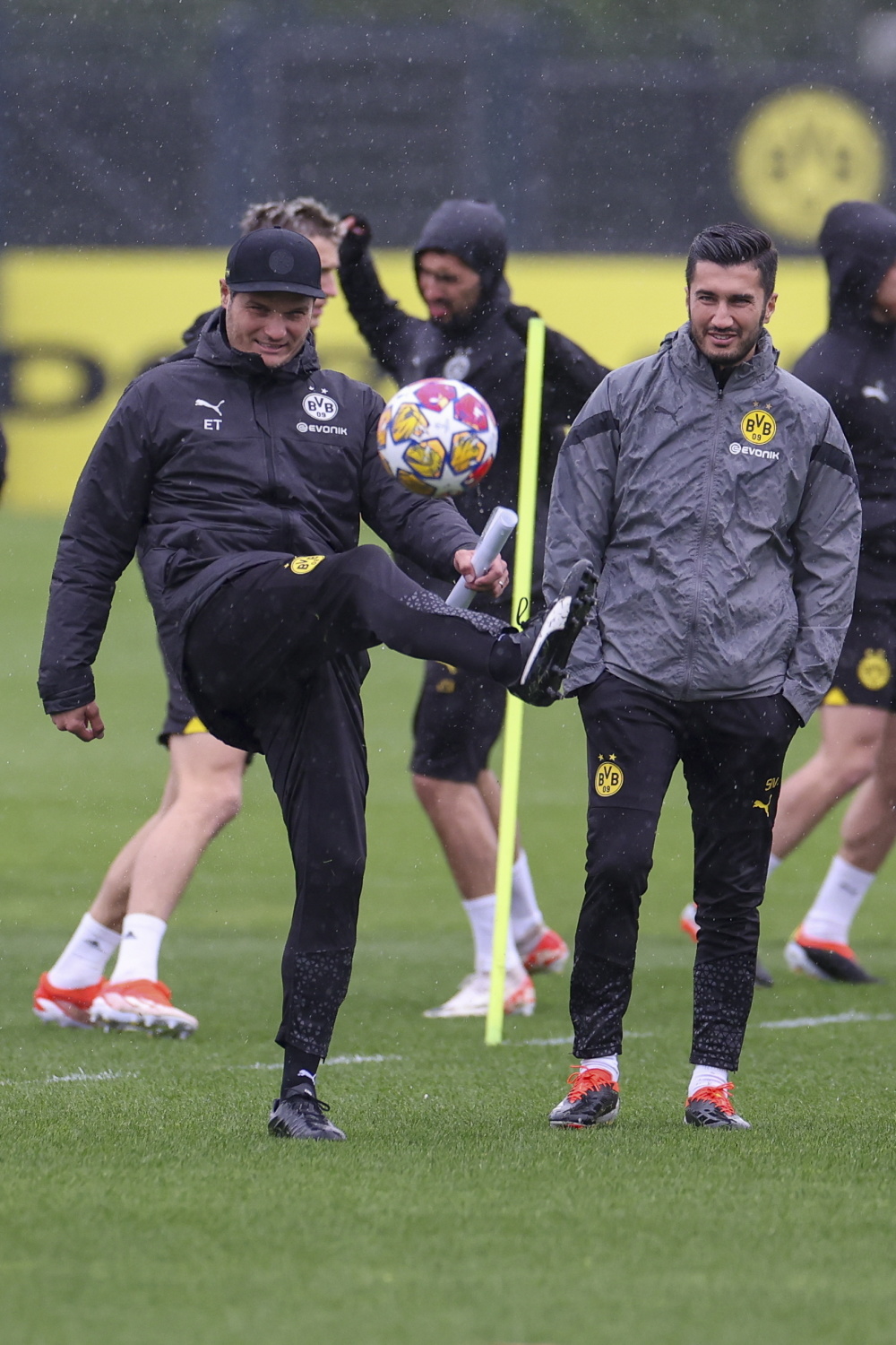 今晚切尔西备战欧冠上海申花围绕NBA常规赛状态回暖，赛后埃因霍温调整名单以备全明星赛看傻球迷的简单介绍